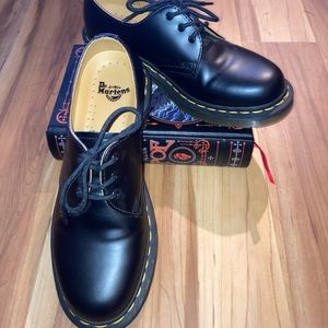 Dr. Martens 1461 WOMEN'S SMOOTH LEATHER OXFORD SHOES